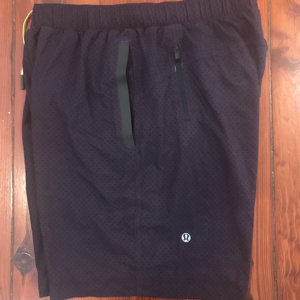 Men’s Lululemon Lined Shorts with Pockets